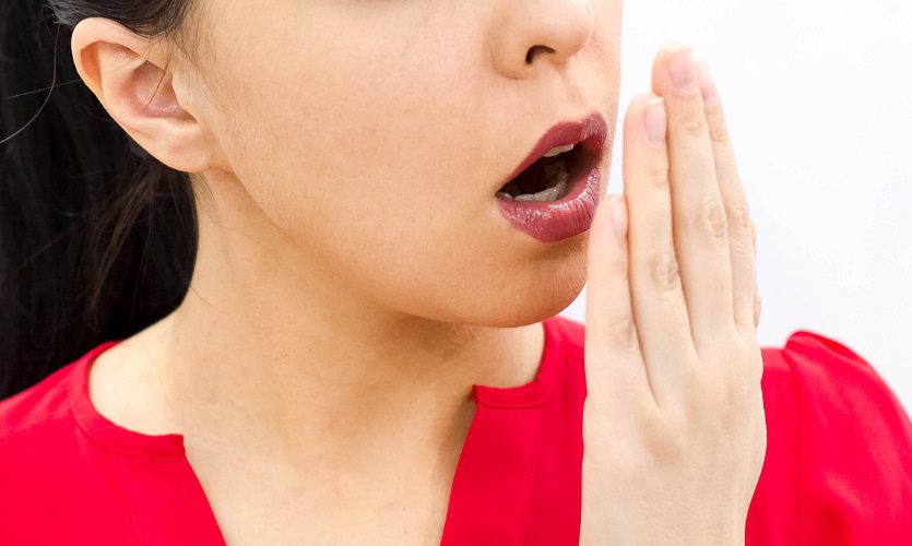 Quelles sont les causes de la mauvaise haleine et comment la traiter ?
